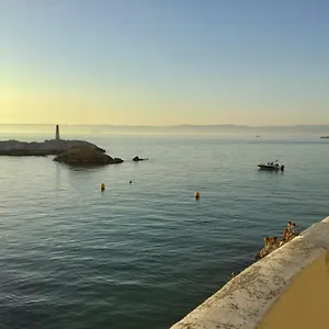 https://cabanon-marseillais-45-m2-sur-leau-a-malmousque.fr-provencehotel.com